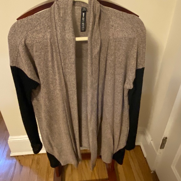 Women's light weight sweater - Picture 1 of 3